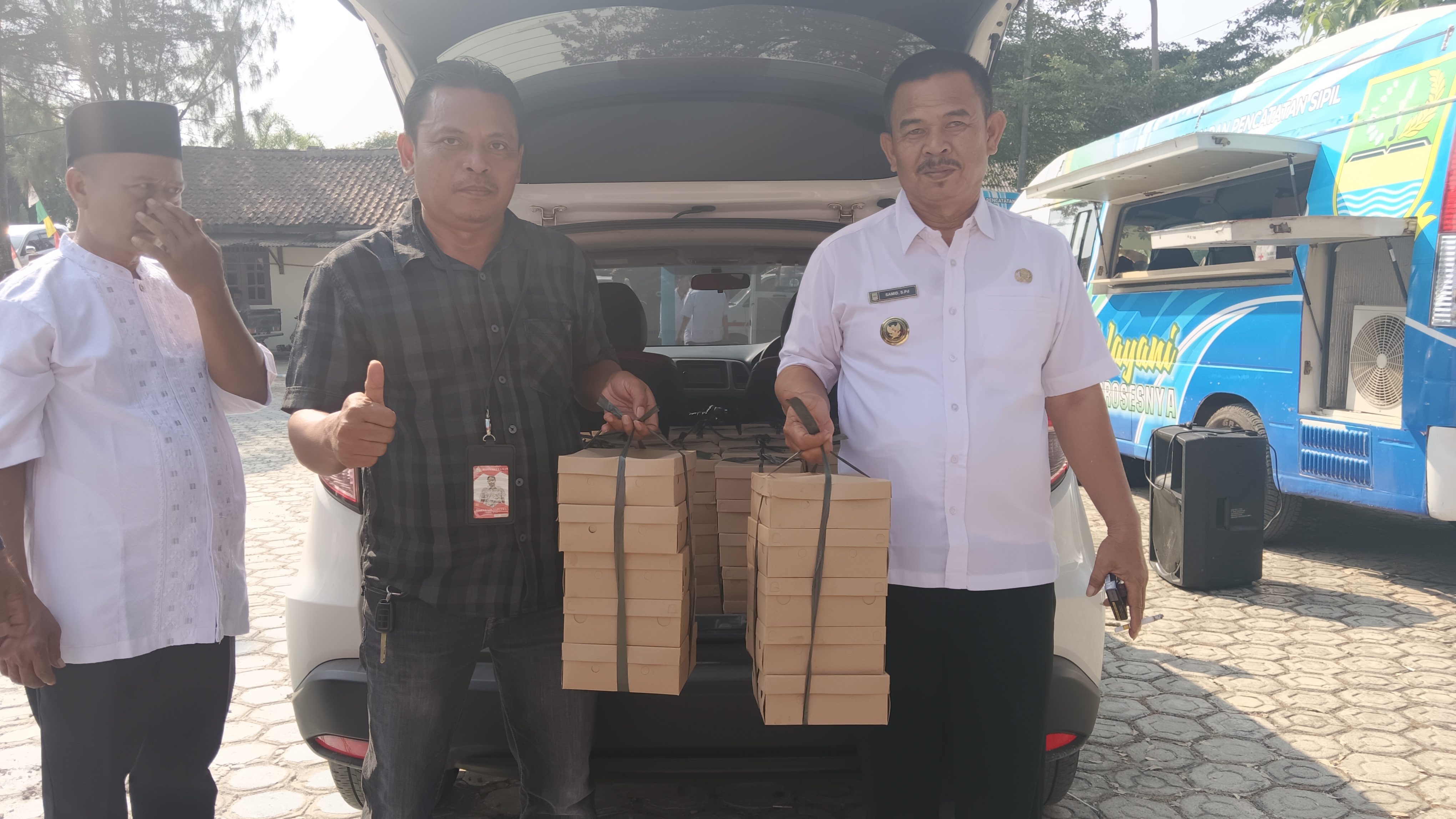 Bantuan logistik makan siang acara Botram/ pelayanan gratis untuk masyarakat kec. Bojongmangu